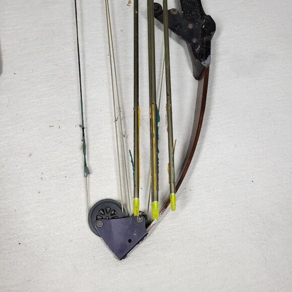 Bear Archery Compound Bow With Quiver Of Arrows Damage Read Description Hunting - Picture 10 of 16